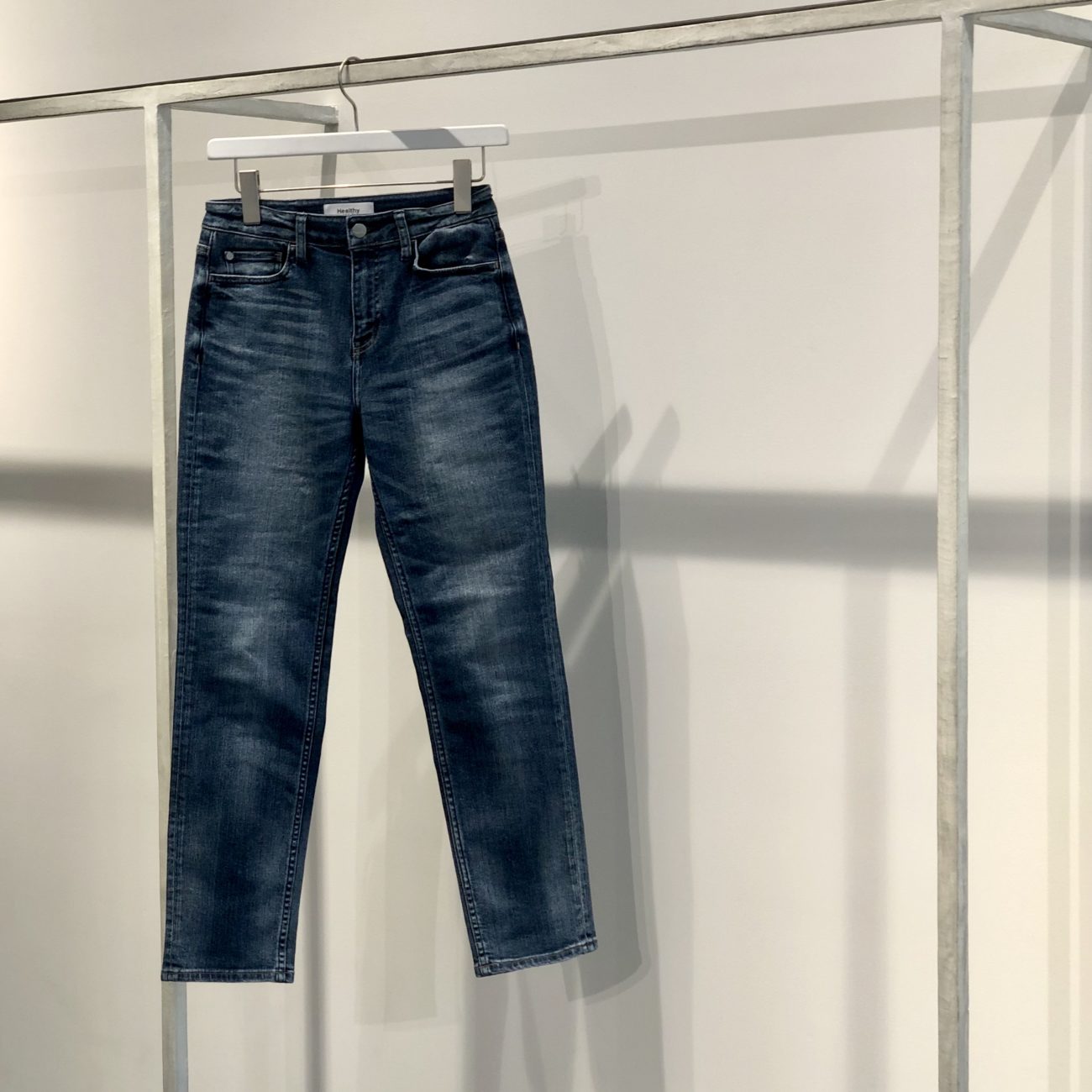 人気の「ヘルシーデニム」の魅力を徹底解剖！ | ROAD TO FIND A 152cm STYLE by AYAKO SUZUKI 