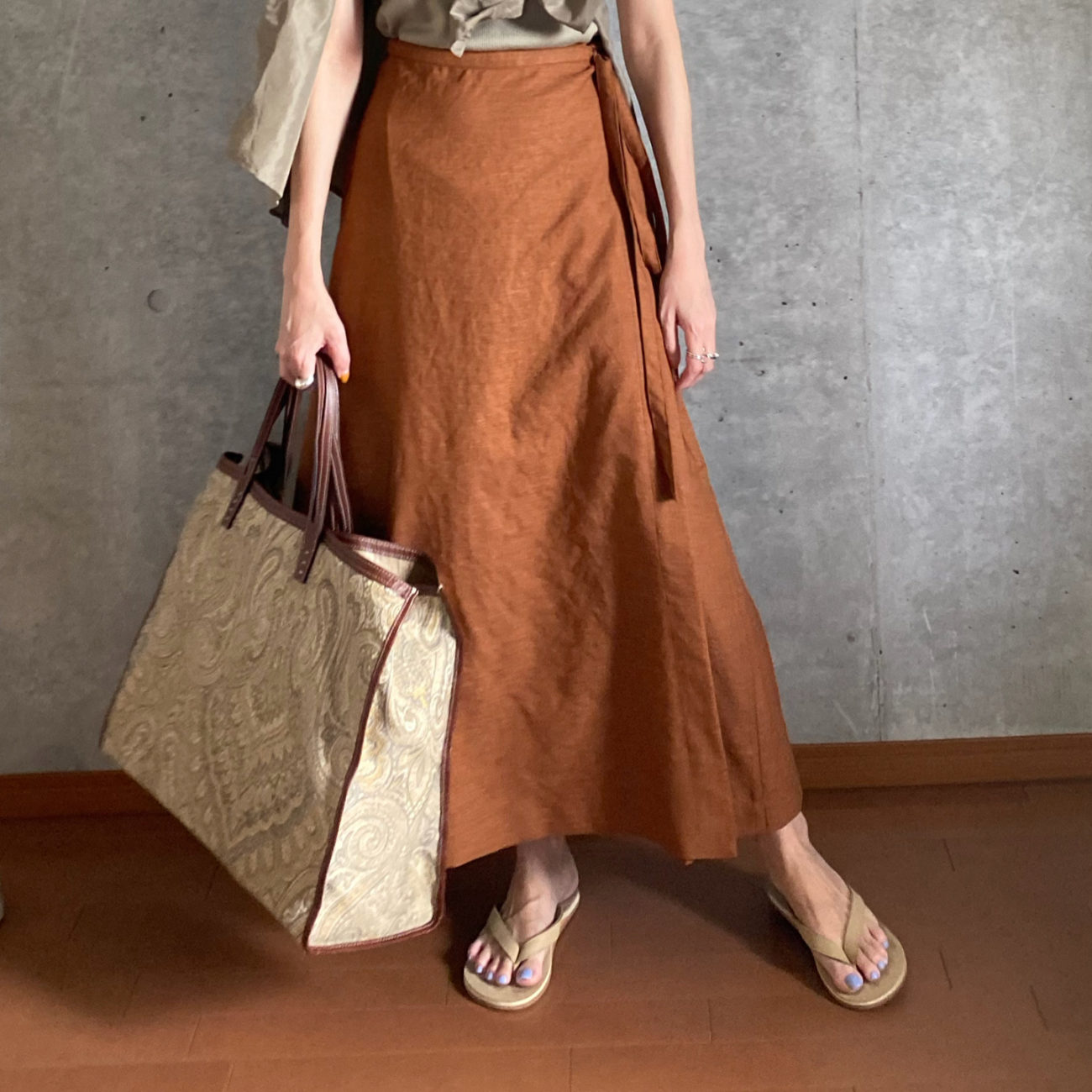 【ARKET】やわらか色リネンラップスカート ダスティピンク vol.6 涼やかで女っぽい「リネン風ラップスカート」 | STATE OF