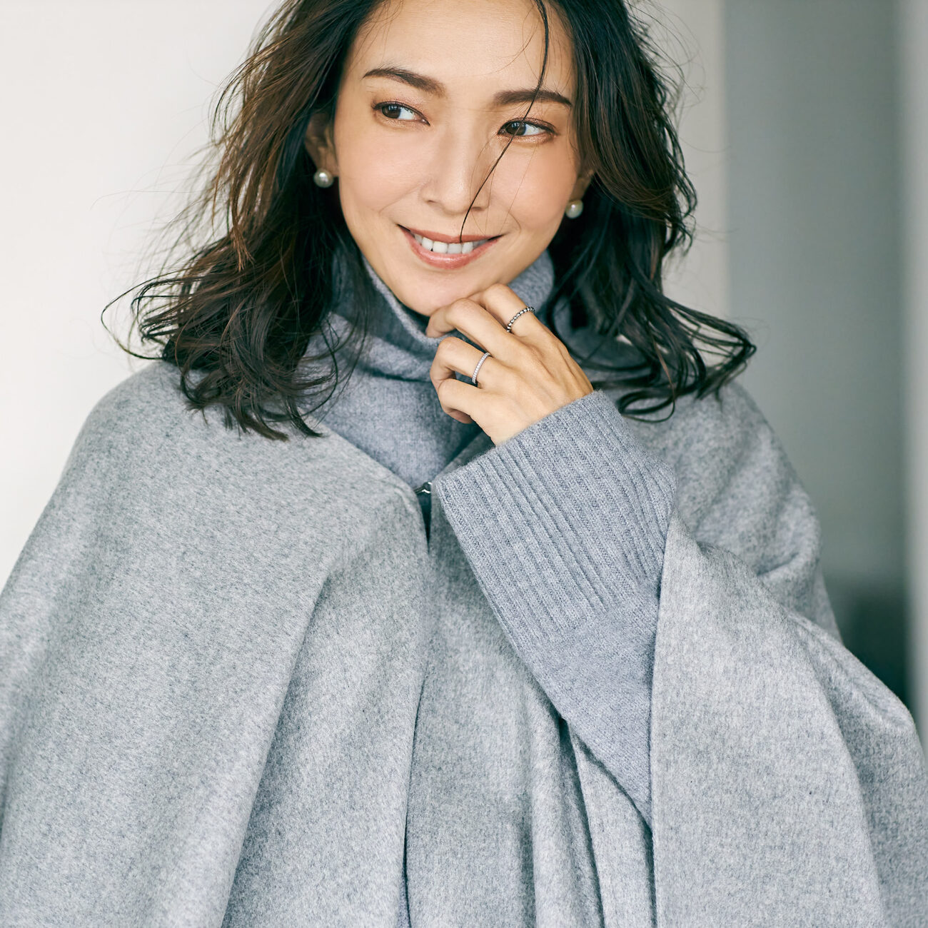 羽織りもので完成する冬の立体感 | エディター 高橋志津奈